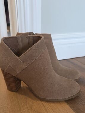 Ugg Koolaburra Brown Suede Ankle Booties with Stacked Heel